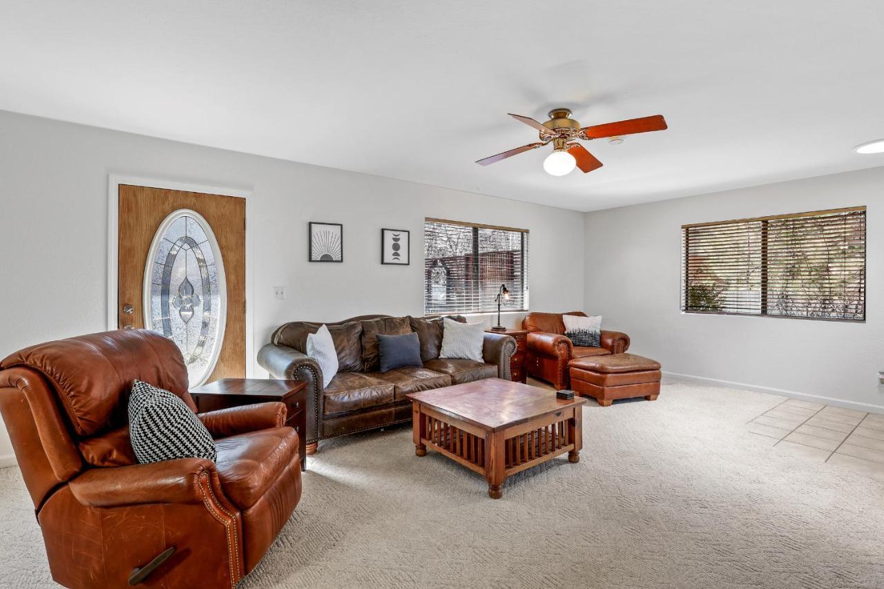 Captivating Continental Country Club Retreat With 4 Bdr And Spacious Deck! Flagstaff Zewnętrze zdjęcie