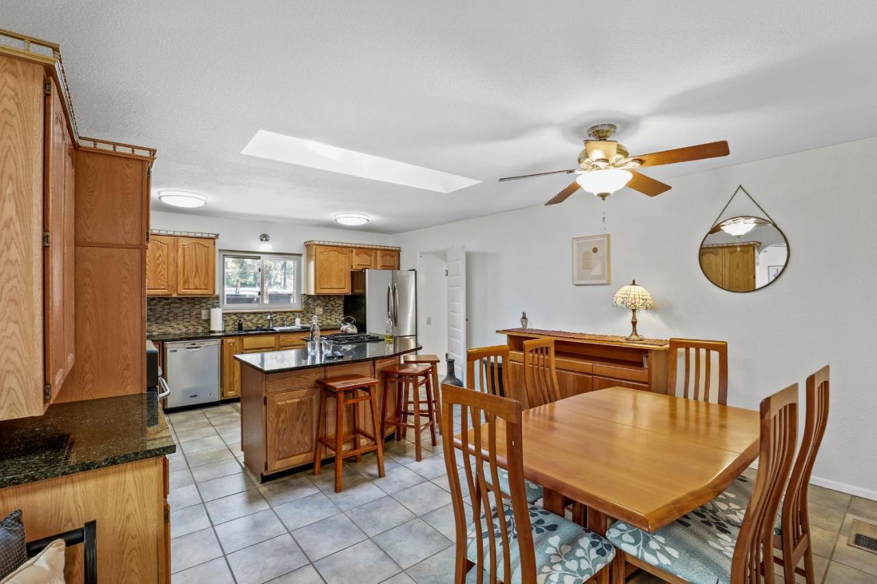 Captivating Continental Country Club Retreat With 4 Bdr And Spacious Deck! Flagstaff Zewnętrze zdjęcie