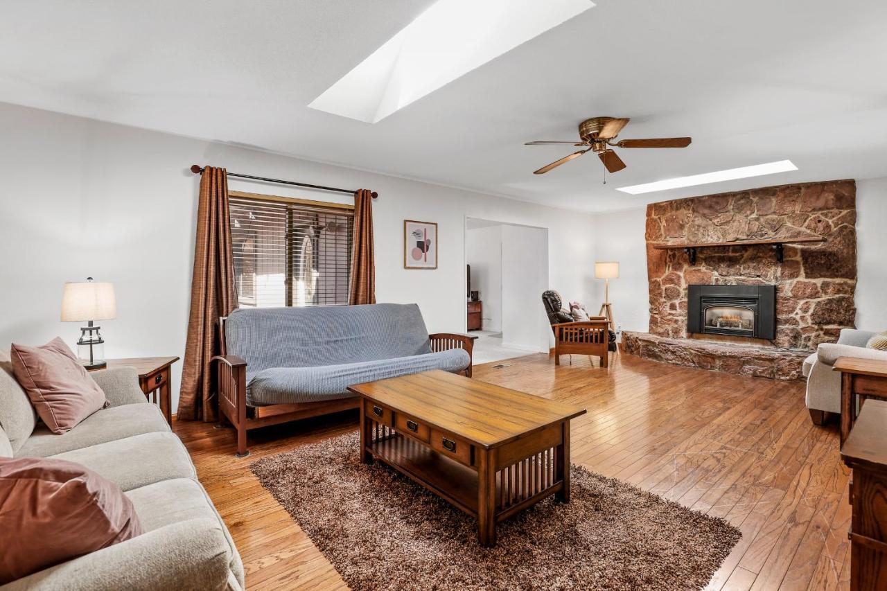Captivating Continental Country Club Retreat With 4 Bdr And Spacious Deck! Flagstaff Zewnętrze zdjęcie