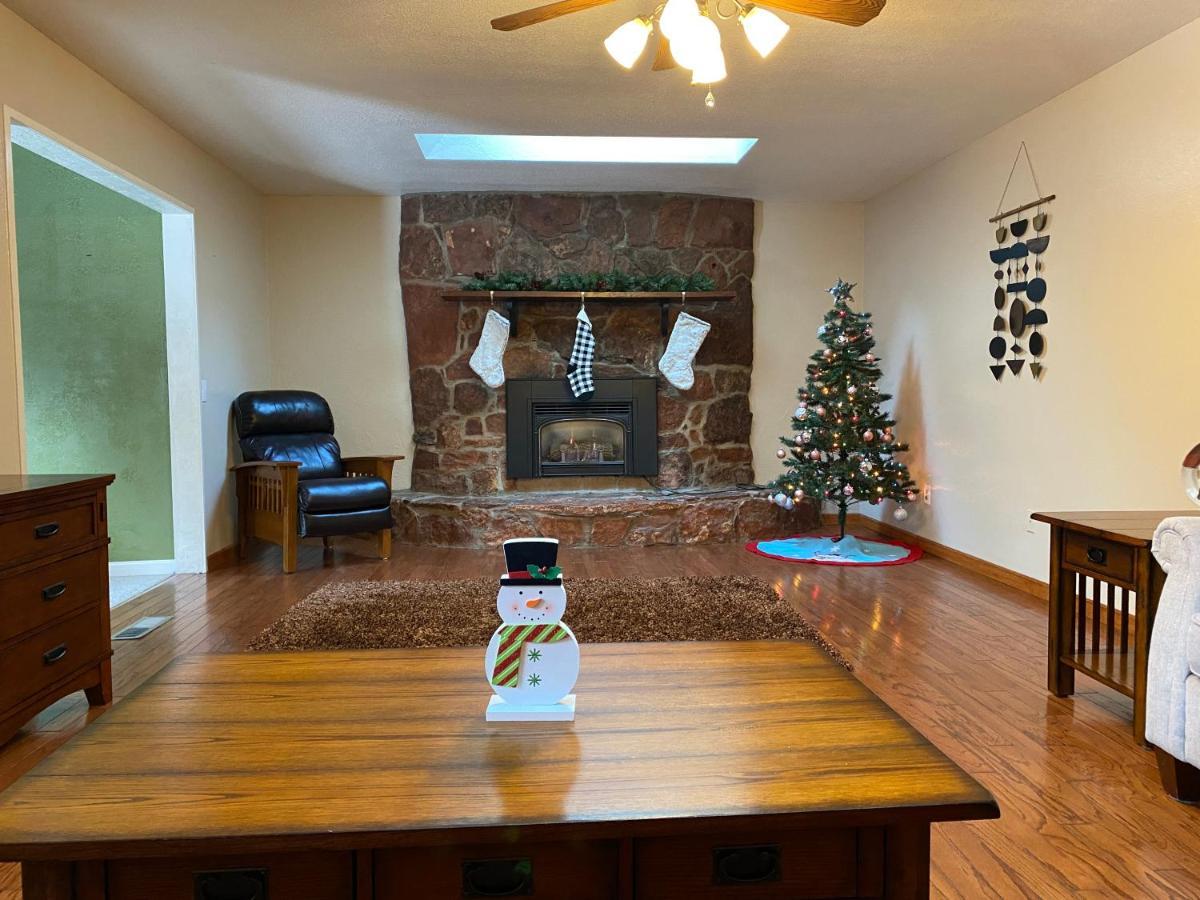 Captivating Continental Country Club Retreat With 4 Bdr And Spacious Deck! Flagstaff Zewnętrze zdjęcie